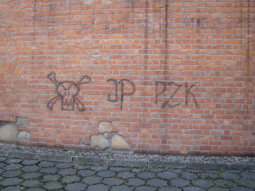 zniszczony mur miejski - Policja/Kalisz