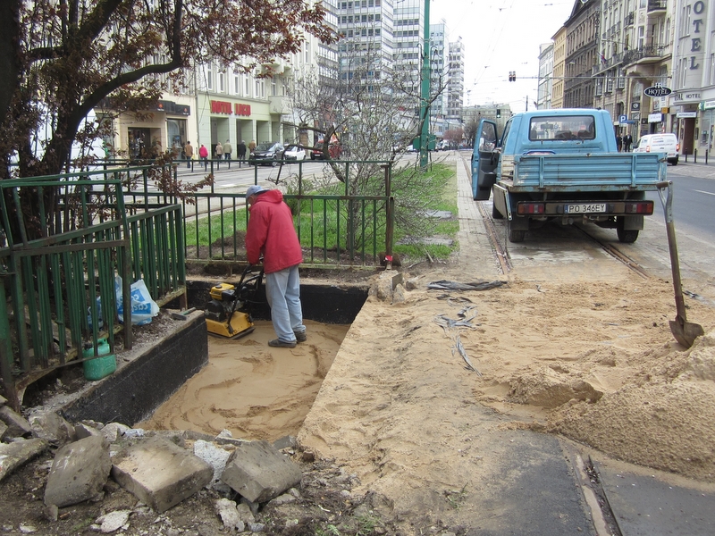 Zasypują szalet miejski - Adam Michalkiewicz