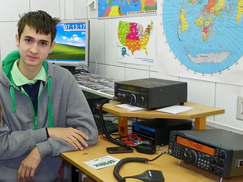 krotkofalowcy nadaja ze szkoly - Jacek Behrendt SQ3OPM