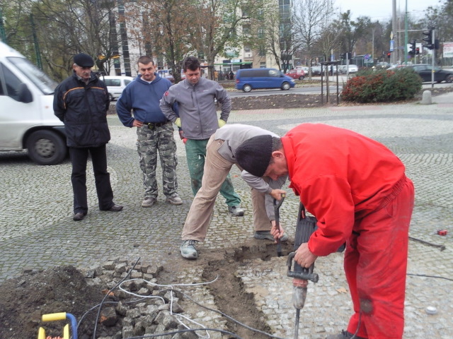 Pomnik Komedy w budowie - Magda Konieczna