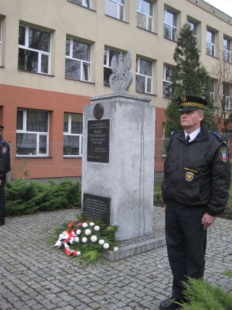 popiersie marszałka kalisz - Danuta Synkiewicz