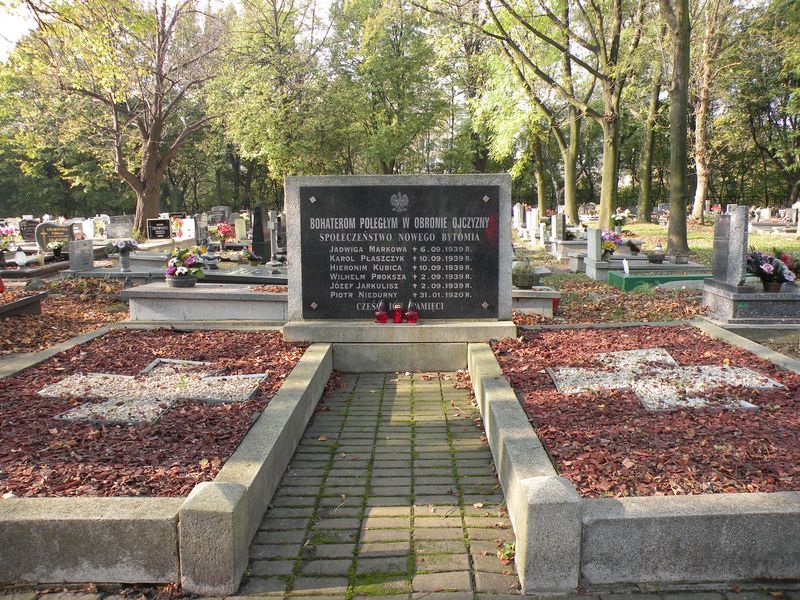 Uczniowie ZSO nr 13 w Gliwicach odwiedzili miejsca pamięci