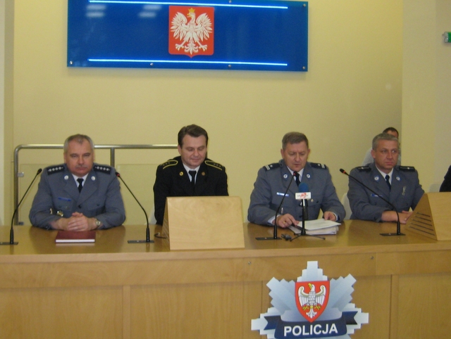 Policjanci przed protestem - Adam Michalkiewicz