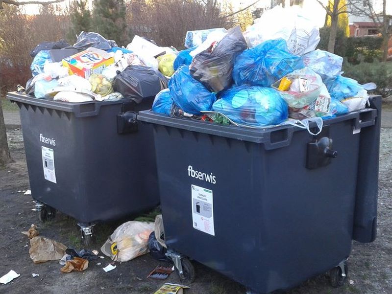 śmietniki, pojemniki na odpady, śmieci - Szymon Mazur