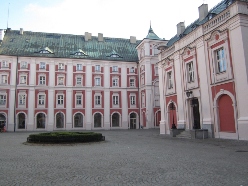 parking na dziedzińcu urzędu miasta (8) - Adam Michalkiewicz