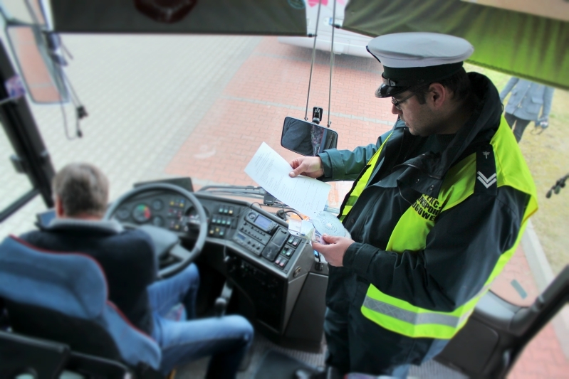 inspekcja kontroluje autobusy ferie (5) - Marcin Wesołowski