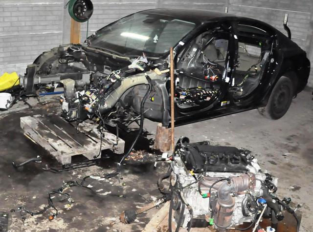 auto z rozkładane w dziupli - Policja/Koło