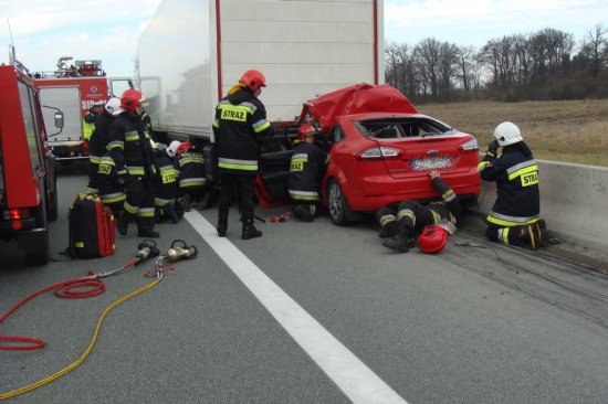 wypadek na a2 pod tira1 - KW PSP Poznań