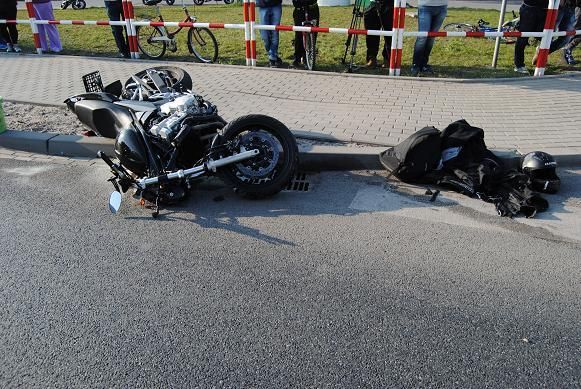 wypadek motocykla - Straż Pożarna Gniezno  - zdjęcie ilustracyjne