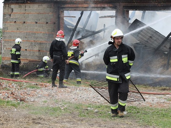 pożar stodoły podpalenie gaszenie - PSP Gostyń