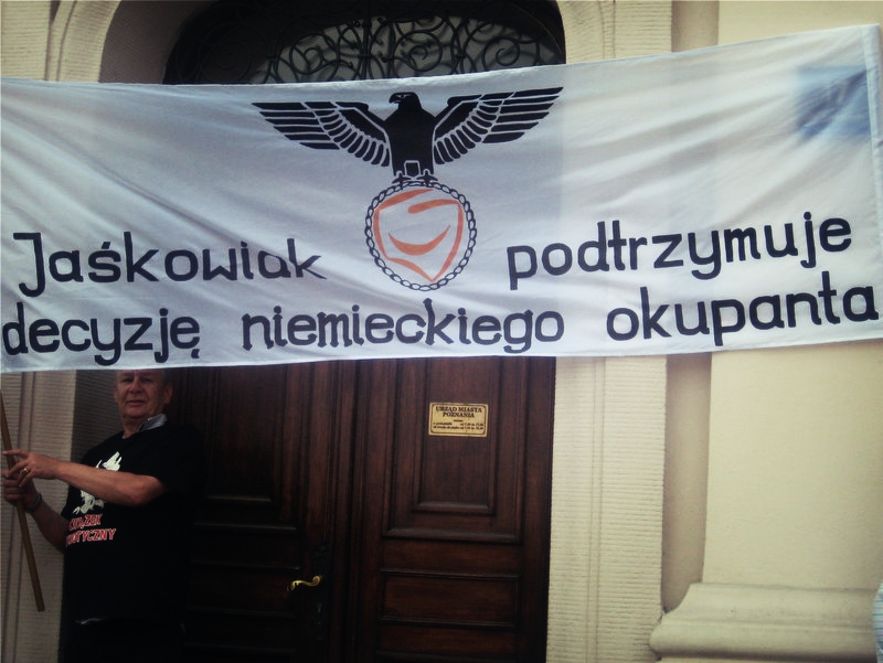 protest ws pomnika pod urzędem (1) - Jacek Butlewski