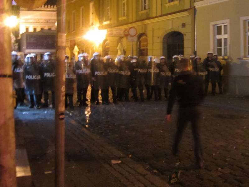 nocne zamieszki kordon - Maciej Kluczka