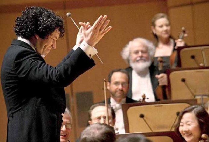 gustavo dudamel inne - Gustavo Dudamel official page