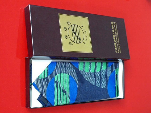 Krawat kolejowy od SLD dla Tuska - SLD