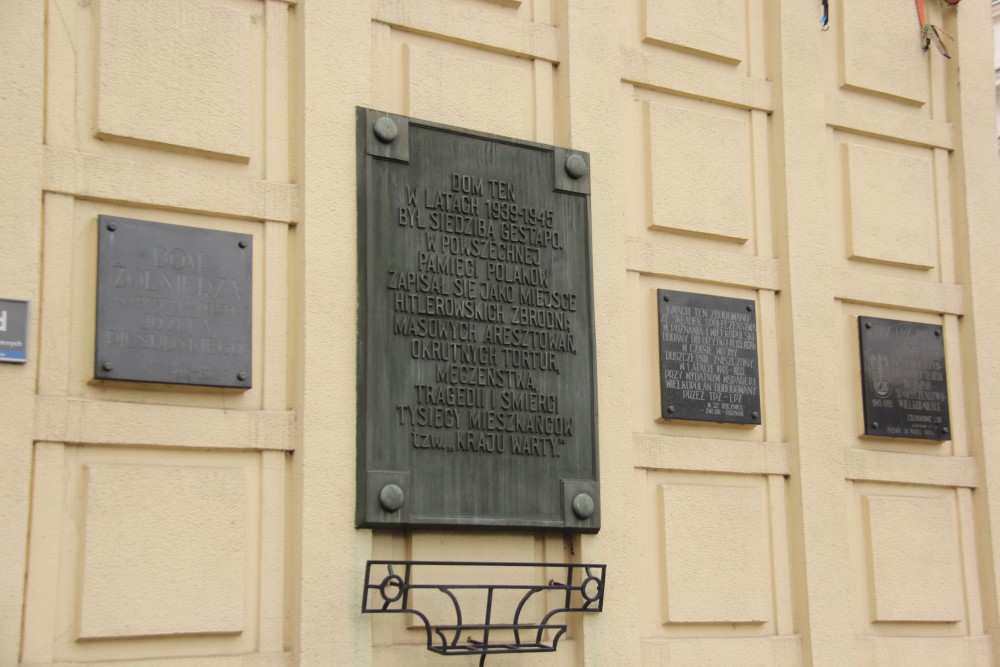 Uroczystość pod Domem Żołnierza w Poznaniu