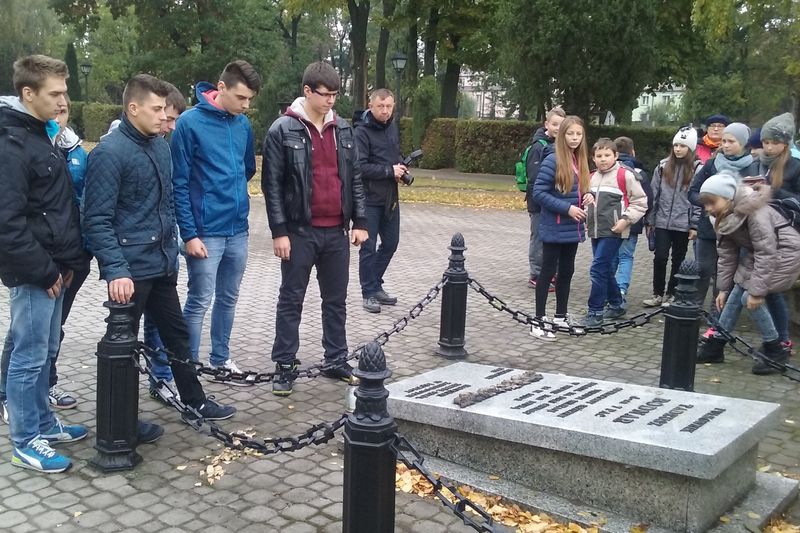 Znicze w hołdzie pomordowanym w Łęczycy