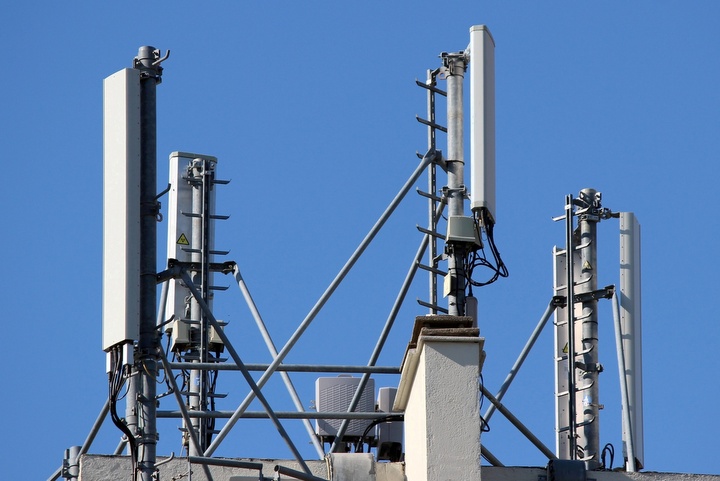 antena telefonii komórkowej - Radio Merkury - Fotolia.pl