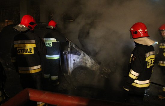 spłonął samochód - Straż Pożarna Leszno