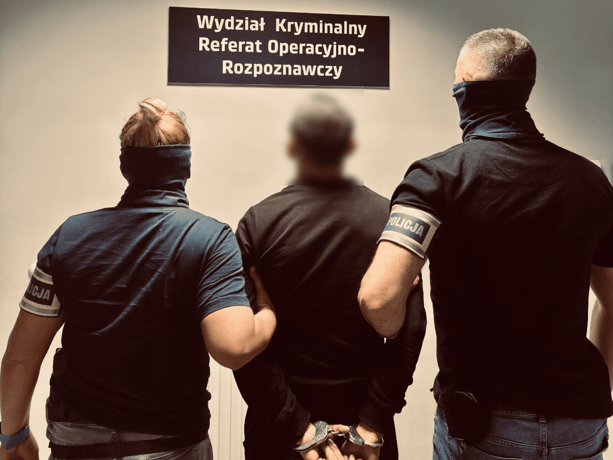 Grozi mu 8 lat więzienia. Oszust z OLX zatrzymany z gotówką