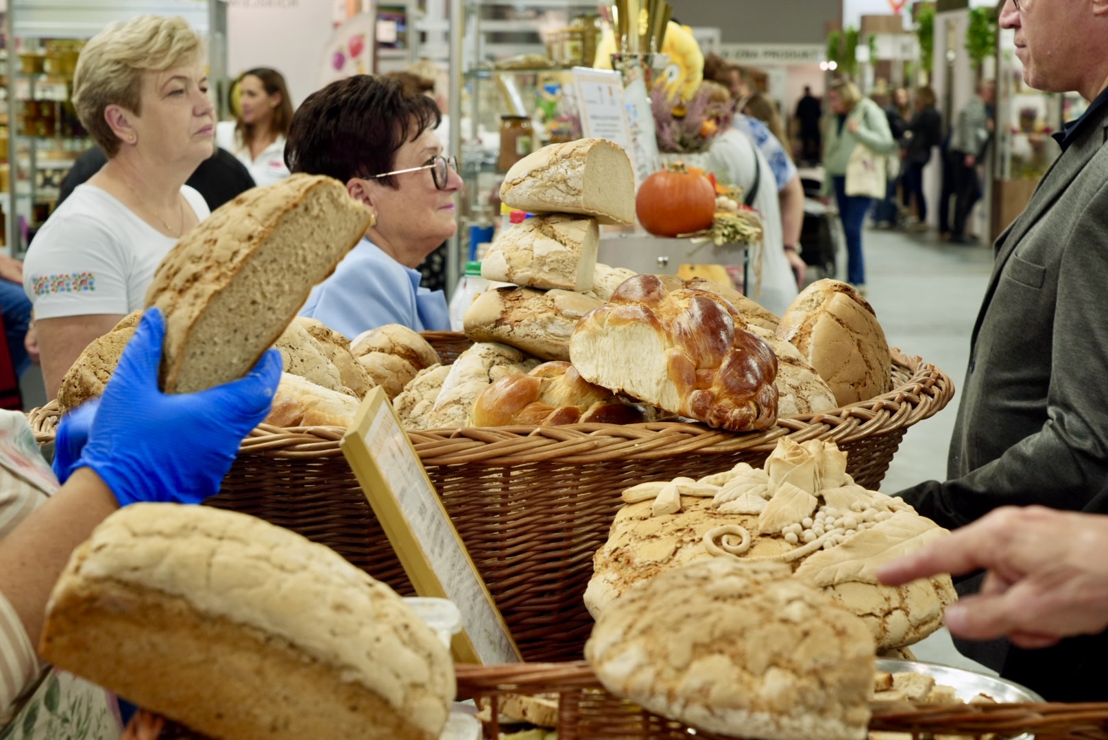 Targi Smaki Regionów trwają. "Ludzie szukają nowości, chcą spróbować nowych smaków"
