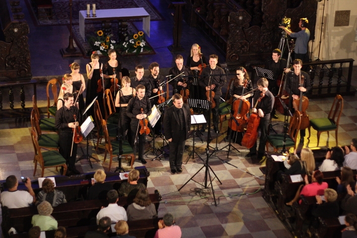 Adam Banaszak z Orkiestrą