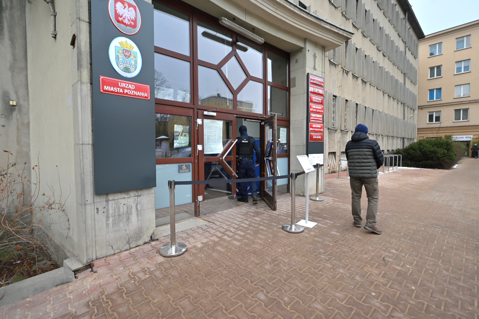 Tragedia w poznańskim urzędzie. Nie żyje kobieta