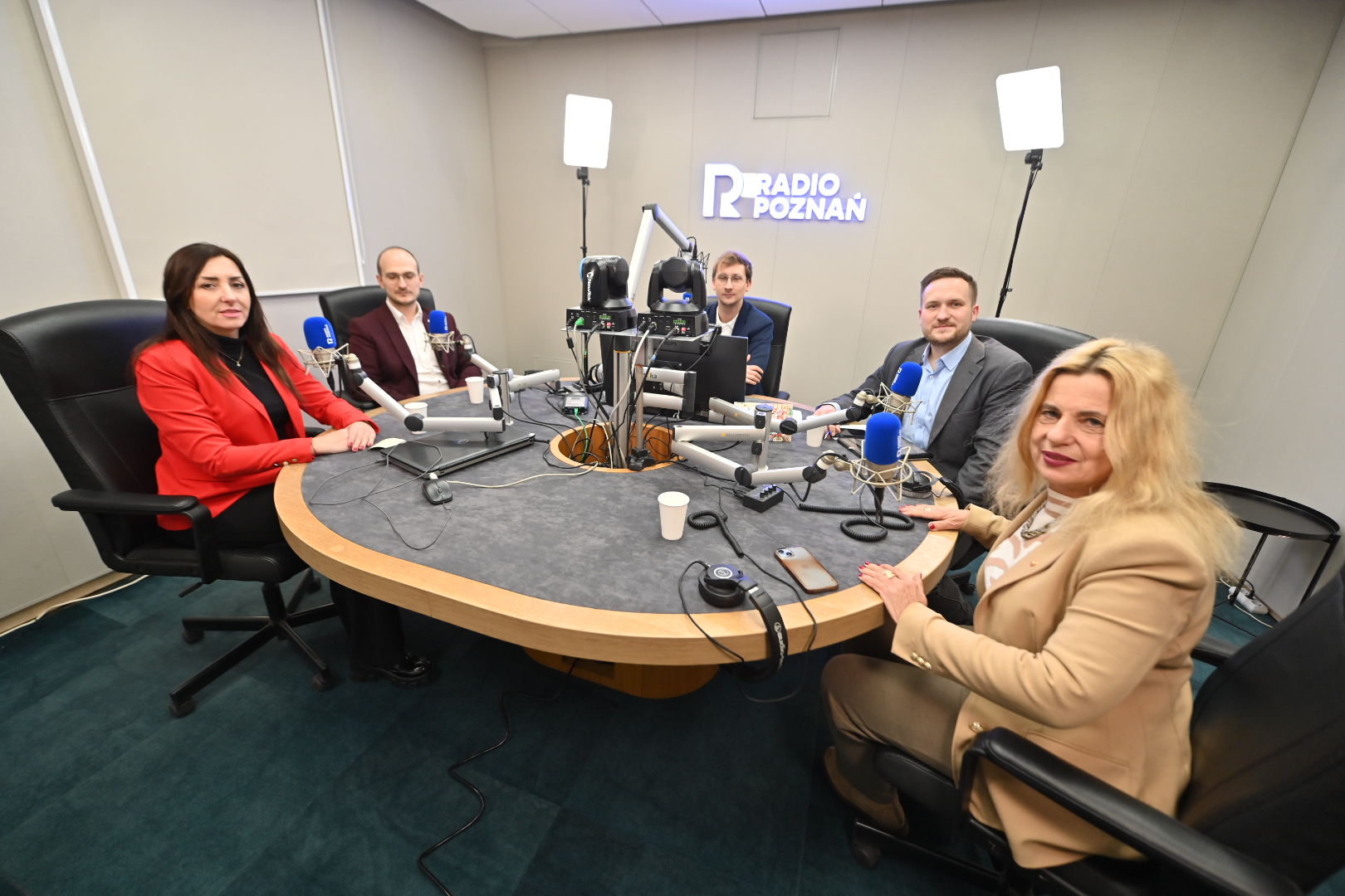 Ochrona przed nielegalnymi treściami czy cenzura? Politycy komentują weto do unijnego aktu