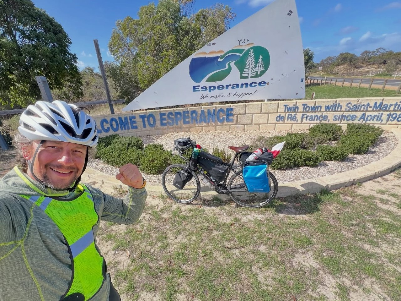 Rowerem przez Australię dla Hani. Niezwykły wyczyn podróżnika z Ostrowa