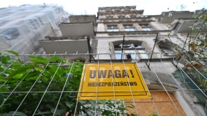 Runął strop w kamienicy. Sąsiedzi twierdzą, że już wcześniej zgłaszali obawy [AKTUALIZACJA]