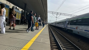 Świąteczny tłok na poznańskim dworcu. Nerwowo, ale bez większych opóźnień
