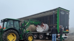 Wielkopolscy rolnicy dzielą się z gospodarzami dotkniętymi powodzią