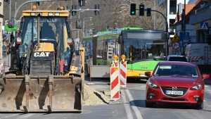 Utrudnienia w centrum Poznania. Trwa naprawa drogi po awarii wodociągowej sprzed miesiąca