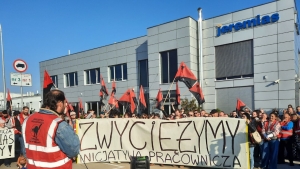 Protest pod siedzibą fabryki. Pracownicy chcą zmian