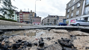 Poznań wypłacił ponad milion złotych odszkodowań za dziury na drogach