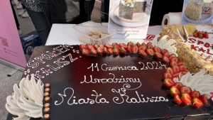 Był tort, wspólne śpiewanie "100 lat" i życzenia. Kalisz świętuje 742. urodziny!