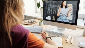 Dlaczego warto zainwestować w studia podyplomowe online?