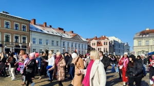 Miłość to szacunek. Taneczny protest w Koninie 