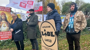 "Nie dla wysypiska w Gietrzwałdzie". Protest pod centralą Lidla w Tarnowie Podgórnym