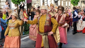 Poznaniacy zatańczyli poloneza w centrum miasta
