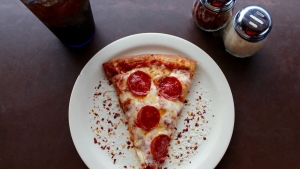 Sekrety perfekcyjnego ciasta – jak powstaje idealna pizza?