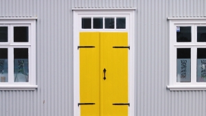 Jak dopasować drzwi wejściowe do estetyki domu?