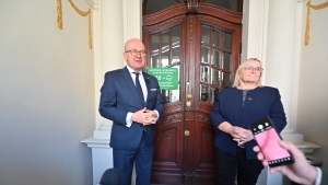 Posłowie PiS zrobili z biura Koalicji Obywatelskiej w Poznaniu Centrum Integracji Cudzoziemców