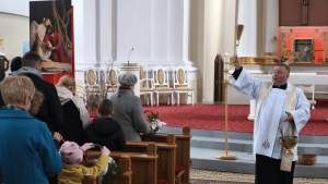 Tłumy wiernych w kościołach. Dziś święcenie pokarmów