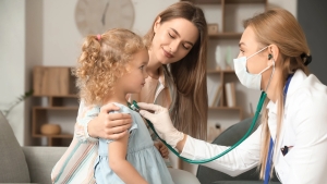 Wizyta domowa pediatry – kiedy warto wezwać lekarza do dziecka w domu?