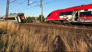 Zderzenie pociągów w powiecie pilskim. Wykolejone wagony, trzy osoby są ranne