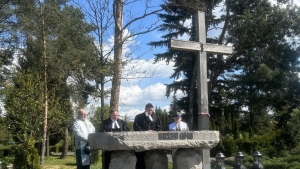Kulminacyjne uroczystości miesiąca pamięci narodowej na cmentarzu junikowskim