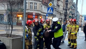 Pijany obcokrajowiec rozbił samochód w centrum Poznania. Próbował uciec