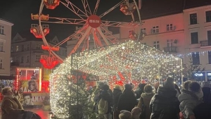 Młyńskie koło, domek Mikołaja, kolędy i ogromna żywa choinka w Kaliszu