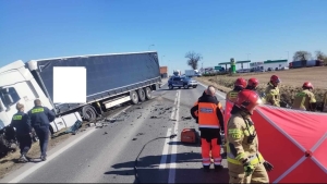 Wypadek śmiertelny w miejscowości Brzezie w powiecie pleszewskim. Nie żyje 34-letni mężczyzna