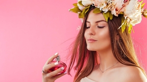 Perfumy damskie na wiosnę 2024. Lekkie i świeże zapachy – TOP 5